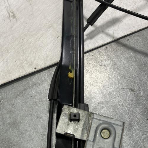 106937867-008e403a-6d8d-42be-9dc6-e47b2d448696-Piece-Leve-vitre-electrique-avant-droit-1417697-FORD-MONDEO-2-45e78220a1d886f5fcbac9ef3d62867f99548ba5618656db24b5fe44c72b0ee4_m.jpg