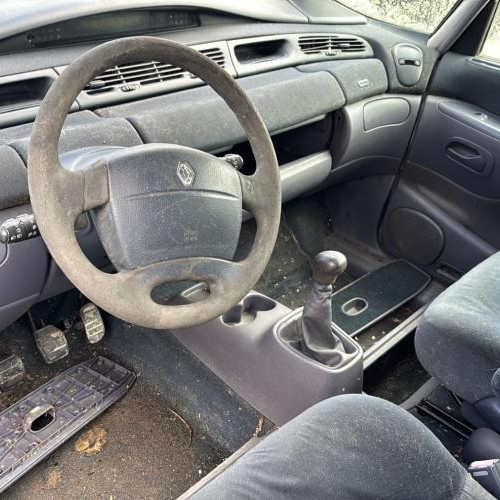 Vehicule-RENAULT-ESPACE%25203-2001-7a6ad2e1ff62c137b1fd31b506e0c4d3babc8e518a99787df00ddb501b2e10ed_m.jpg