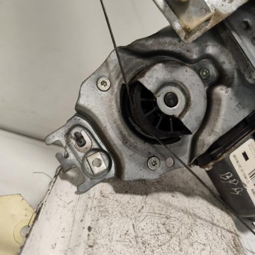 107061570-17c2732e-47d3-4353-b213-507db7188986-Piece-Leve-vitre-electrique-avant-gauche-9221FS-PEUGEOT-7e0733b73b0dc7d5b2bfab3a9861171559fec737c088b304e7690ee633341188_m.jpg