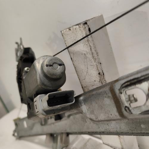 107061570-fd10cb9c-c0ba-4485-a279-812eb09dc9e6-Piece-Leve-vitre-electrique-avant-gauche-9221FS-PEUGEOT-356a9a97048a6ee73093c19143b71e23b1f7d4f1f74fb0f44eb9a6a6571e07f4_m.jpg