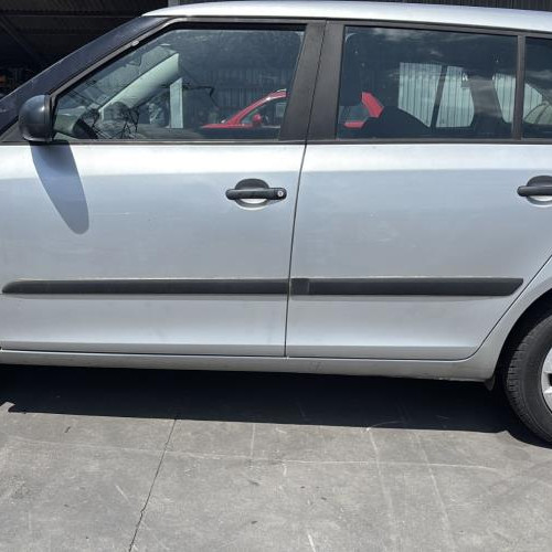 Vehicule-SKODA-FABIA%25202%2520PHASE%25201%2520BREAK-2010-f762b0f9172f19f575d134ba0aa5e26dee28bd7c64208d61845b3d836ad84e76_m.jpg