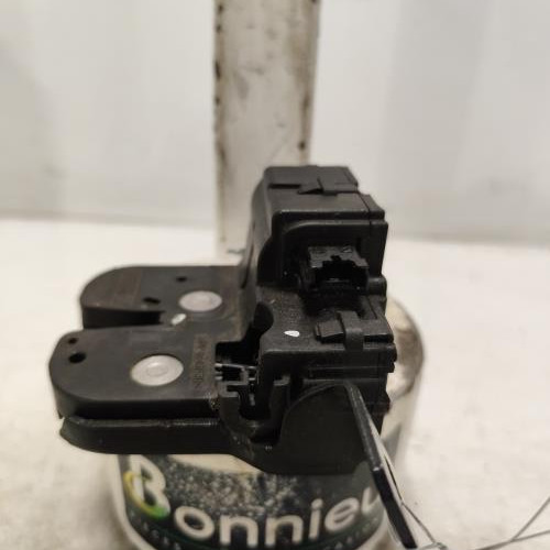 107182376-23485321-9ba8-41a7-b558-098271ff705c-Piece-Fermeture-centralisee-coffre-51247248075-BMW-SERIE-1-F20-PHASE-2-4dcf20cf581d8c5cc8c344e5a309c5d0cbddee3e3dc9eac70696b8271bc829ae_m.jpg
