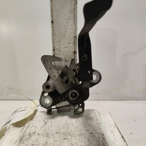 107235330-ad6f7dd8-a4d1-43d9-bb92-dd5abe6257c3-Piece-Fermeture-de-capot-793474-PEUGEOT-407-PHASE-1-c09d3d0ef1ba42342255f9b49f8b17bb498dfc5105c3987dc0ba6684acf3224b_m.jpg