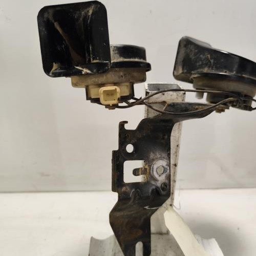 107235964-d04774ea-f19b-41ef-b3d2-8ebb45831a98-Klaxon-6236J2-PEUGEOT-407-PHASE-1-9c9336e727e633347e6c5e3f29f7fcfb09354ffbe0b2a11ec1fe4855da737afc_m.jpg