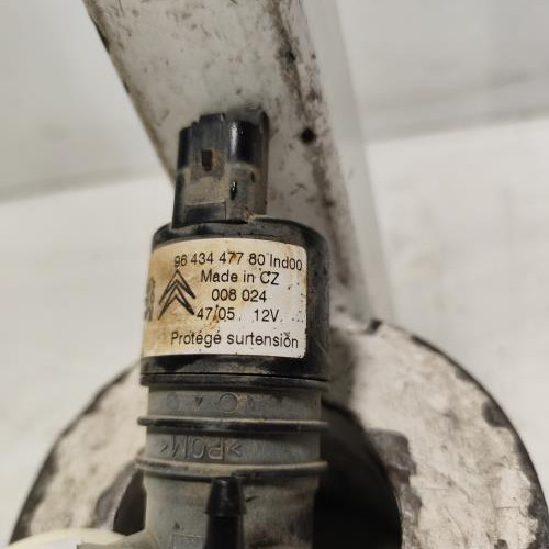 107236416-e25146c8-81fb-46c1-9c41-1c90a482a7d6-Piece-Pompe-lave-glace-avant-643497-PEUGEOT-407-PHASE-1-22829fd63d42fa1bb2e08ccf7ad4e94296f881ae0e6d905e4276c30e2de6da2e_m.jpg