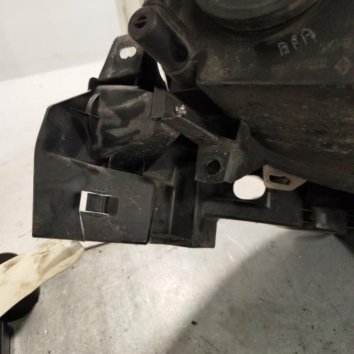 107244361-626e5926-0663-4c26-97ee-c19da9bad3aa-Piece-Optique-avant-principal-gauche-feuxphare-260605051R-RENAULT-SCENIC-2-PHASE-2-3f96f2277a96afe1d544cebd1afede84d1686afc7de8dd9497a8c34669db4773_m.jpg