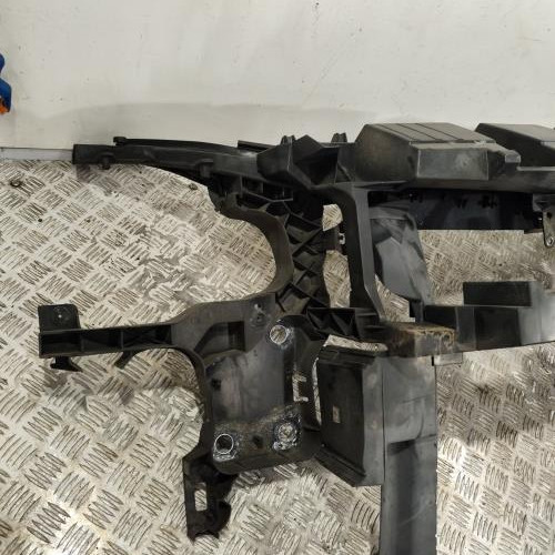 107245133-1b362e6f-d287-4ea0-b18b-8eebda904587-Piece-Armature-avant-Masque-avant-8200140478-RENAULT-SCENIC-2-PHASE-2-28587fd69c1810eada4cff1b3edecbb2fdabd7cb5165b99496af6dcebae1c7d8_m.jpg