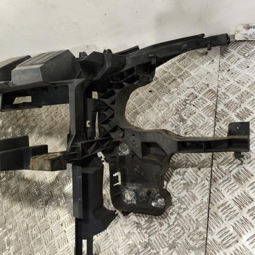 107245133-fed7794d-cdb3-4bfb-8444-317e5b14873a-Piece-Armature-avant-Masque-avant-8200140478-RENAULT-SCENIC-2-PHASE-2-64dd2f181bc01695738aab10cc0de33d91e8584cd234f279e323ce221deb5841_m.jpg