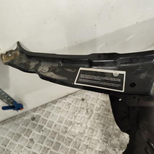 107336854-211015f5-6297-4a27-9c1c-52a3f9e460a7-Piece-Armature-avant-Masque-avant-5J0805591-SKODA-ROOMSTER-PHASE-1-020c8600ac6be448f681ff4991ec7266ba049e954efe86453e058af2f8ab5006_m.jpg
