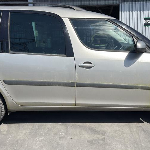Vehicule-SKODA-ROOMSTER%2520PHASE%25201-2006-e5350cde762dcdbf69fe652e29001d19053e2223dadec8210adef21ba3113bcd_m.jpg