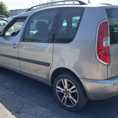 Vehicule-SKODA-ROOMSTER%2520PHASE%25201-2006-4bc1ddc724371b7df7617443664845d502d2a2eca812578c77adbc301919fcd8_m.jpg