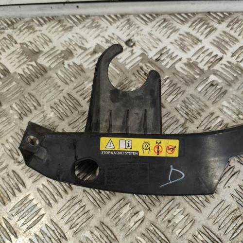 107348066-ddb1313b-89dc-4b9c-9f8e-a155f1d78eee-Piece-Traverse-superieure-9826095480-CITROEN-JUMPY-3-M-217ba0f006662535b69def899f8c9add0c60e1a5ea0b7d7159c225579e752358_m.jpg