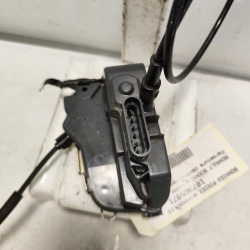 107365971-a312f183-158d-48da-9b98-0db8aa97a2af-Piece-Fermeture-centralisee-arriere-gauche-8200119330-RENAULT-SCENIC-2-PHASE-2-57d943ea1d22e703903f3f0e2c6a43a4822953c625539a96417fdfc5e45a2c11_m.jpg