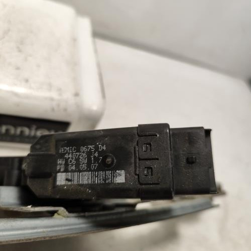 107365973-242a0d46-fd79-43cc-985c-7cf1169db86b-Piece-Leve-vitre-electrique-arriere-gauche-8201010935-RENAULT-SCENIC-2-PHASE-2-794e3afbe7e9444ab40fce868ab87066a0523e964c351bff3339aaa5d667128b_m.jpg