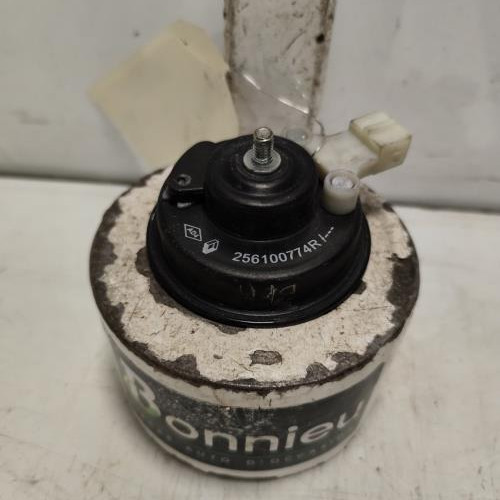 107418654-a1b6ddbd-de6a-4d2e-b456-1cb766f98a29-Klaxon-256100774R-RENAULT-KANGOO-2-PHASE-2-12662ead123357c869a5721c8341700dda27cf42b0812ff950b602205234e930_m.jpg
