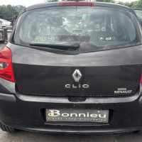 Vehicule-RENAULT-CLIO%25203%2520PHASE%25201-2006-1bdb1a734f157797288323dffa69e4e175d046918420f94ccff2ed742c2e2096_m.jpg