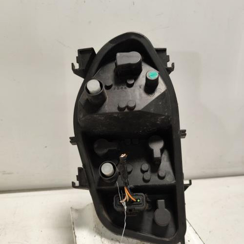 107586053-2e3f2839-5daf-4226-9b25-35799e507e34-Piece-Platine-feu-arriere-droit-RENAULT-CLIO-3-PHASE-1-5c8b73b85f1be7392bf92175c94c087eb120bd2ea4e87941a80df0977675c8af_m.jpg