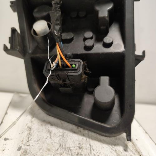107586053-8341e8d0-6d55-4697-8122-fce0e2ff563b-Piece-Platine-feu-arriere-droit-RENAULT-CLIO-3-PHASE-1-7d2376ce4e524dd2d70f19cf0b8b2f178e4425e0be9f7345caf8d74203fdac55_m.jpg