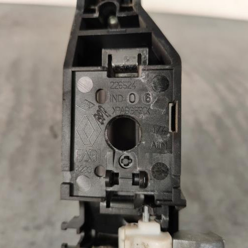107586056-a9b78419-83e1-4037-880b-d7bf2bbea554-Piece-Poignee-porte-arriere-gauche-7701475753-RENAULT-CLIO-3-PHASE-1-867b621a180d09132bb24ccf5634454e0d7e03f6be24922884cf1cc8d5cb4818_m.jpg