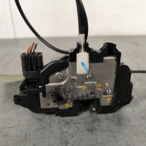 107587700-ab51e04d-1f1e-4695-a8f3-41853e2d9d22-Piece-Fermeture-centralisee-arriere-droit-8200300129-RENAULT-CLIO-3-PHASE-1-125d0fbf974454779677ad231e6355c3ab9f6f426fca9b3ba0988d7f6057456f_m.jpg