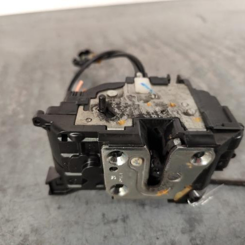 107587700-2c0130ff-a68b-43cf-92da-571dc1de589f-Piece-Fermeture-centralisee-arriere-droit-8200300129-RENAULT-CLIO-3-PHASE-1-6e3c3109966a26ba668865e91eada3f1c7d57ee8b55e9e118570ba41c324c5d3_m.jpg