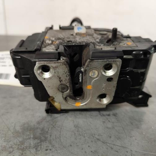 107587701-b59fde96-8d76-45b6-b30e-5fb7ac45793a-Piece-Fermeture-centralisee-arriere-gauche-8200300128-RENAULT-CLIO-3-PHASE-1-d568a9bcbf2a76be2f206555627d864a4c6f60f73f609408b5457f507b073289_m.jpg
