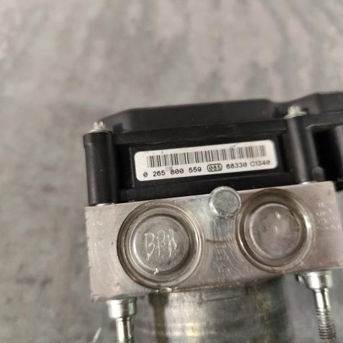 107587906-5c9bac0b-26b3-4496-898b-479edd0e0239-Piece-Bloc-ABS-freins-anti-blocage-7701209606-RENAULT-CLIO-3-PHASE-1-98932581666039d27858d04820165214ef19265a3dda05e81ba63e17371bb532_m.jpg