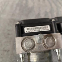 107587906-5c9bac0b-26b3-4496-898b-479edd0e0239-Piece-Bloc-ABS-freins-anti-blocage-7701209606-RENAULT-CLIO-3-PHASE-1-98932581666039d27858d04820165214ef19265a3dda05e81ba63e17371bb532_m.jpg