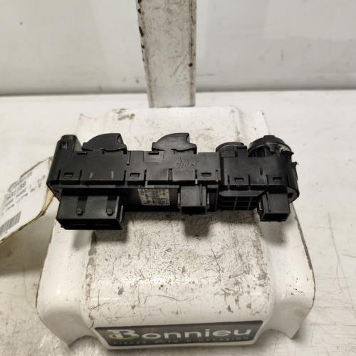 107631158-547758aa-1b4d-4621-a2eb-ec0022cf8701-Piece-Interrupteur-de-leve-vitre-avant-gauche-96788264ZD-CITROEN-C3-AIRCROSS-PHASE-1-581860b1908258d61960f829706b047c4ba175f84985185012166cb58f87b4b8_m.jpg