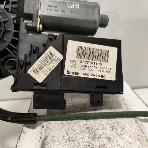 107647284-5b52a6c8-8f8a-425a-8a72-6ddd9ad3e867-Piece-Leve-vitre-electrique-avant-droit-9222K0-PEUGEOT-307-PHASE-1-bac263c7d49db82060f692f6c7674fc322e2c7d130337817ad77194a1ed14b17_m.jpg