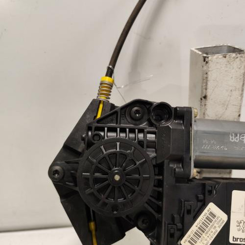 107647284-25da25e2-1b03-44f0-b89c-81e5e5fa2e06-Piece-Leve-vitre-electrique-avant-droit-9222K0-PEUGEOT-307-PHASE-1-c5eb4ea44d5310aebd7be56b3d8c9407bf97ec0a5cab6f34afe485f7b9250eee_m.jpg