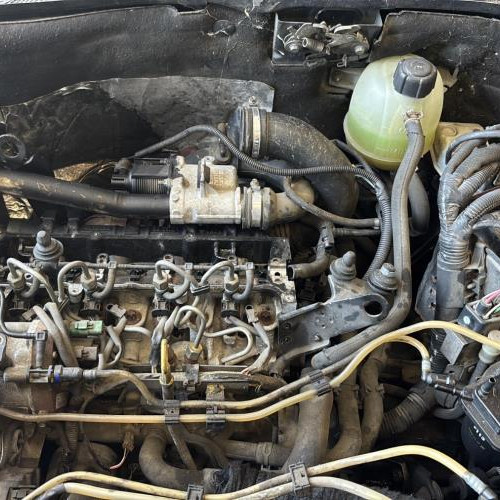 Vehicule-RENAULT--2005-7e14fb97e91fd17f7654851eea3c907994858f5bff1a45172e0bd1bf1ae714d3_m.jpg