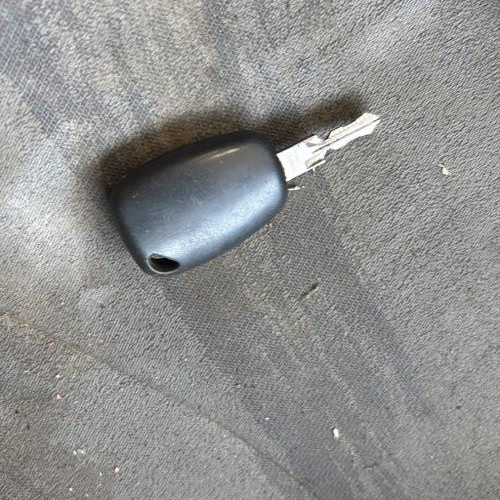 Vehicule-RENAULT--2005-56a483bba0eb0f83412380123a3fbb0208ccc6faad21150d3f12dbc694d2bc08_m.jpg