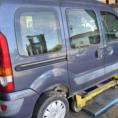 Vehicule-RENAULT--2005-c5700beb3bfb91bd7cab6e43a705c4f3bd71f9a0c6079958b395e59a662b964b_m.jpg