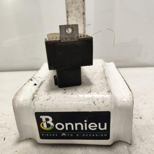 107769033-90d06628-7f74-4ff6-8d68-5cd3ed4e2532-Piece-Boitier-de-prechauffage-7700115078-RENAULT-e9512188c0e6b2819386d5df14129bb96c090365e763d75b08961b44009477a1_m.jpg