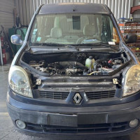Vehicule-RENAULT--2005-c01795debeba27bb1dfc79f123131042c795bb82e6e754e0aea0938fd21d6bc8_m.jpg