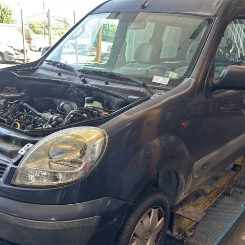 Vehicule-RENAULT--2005-5507d3e07061f058f31d7b2aae02f2074479315987ee977883bd0170271c9a4b_m.jpg