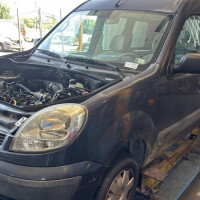 Vehicule-RENAULT--2005-5507d3e07061f058f31d7b2aae02f2074479315987ee977883bd0170271c9a4b_m.jpg