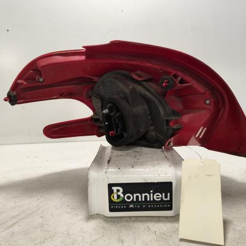 107772629-7b70df51-6088-4218-aad8-2707db5f5dbc-Piece-Feu-arriere-principal-droit-feux-9672628380-PEUGEOT-208-1-PHASE-1-b0cbf32d40338ca09e0f17db1a6c4f1bdf5b06e25535f392b2160ff9053c6feb_m.jpg