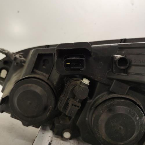 107772634-04adcb1e-989f-44a1-b66c-5ff7dfac733a-Piece-Optique-avant-principal-droit-feuxphare-1685351480-PEUGEOT-208-1-PHASE-1-11f34c1e7f4e37dc4c0cefea7a97409c25272ace32364888c8372ace40377f38_m.jpg