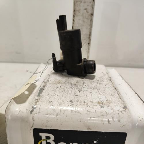 107773998-0cee173b-5a71-444d-b255-b1692f28ed26-Piece-Pompe-lave-glace-avant-643475-PEUGEOT-208-1-PHASE-1-073dac07e7b15fce66f7860cfe05cd7f3123f4c5330036d13b4d96abef21eb44_m.jpg