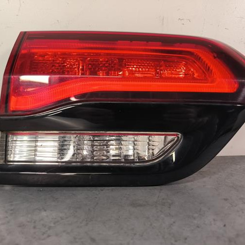 107813523-3c4c4370-bacb-4bca-a404-2605592ea316-Piece-Feu-arriere-secondaire-gauche-feux-JEEP-GRAND-CHEROKEE-3-PHASE-2-4724816f8ceb17b2a2c2cd626f3b58595f014d1ad1b85b8a2ba1a7d37bf05af5_m.jpg