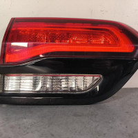 107813523-3c4c4370-bacb-4bca-a404-2605592ea316-Piece-Feu-arriere-secondaire-gauche-feux-JEEP-GRAND-CHEROKEE-3-PHASE-2-4724816f8ceb17b2a2c2cd626f3b58595f014d1ad1b85b8a2ba1a7d37bf05af5_m.jpg