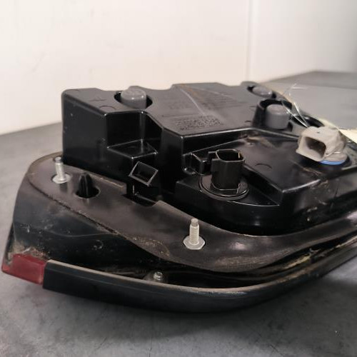 107813523-e91b0637-cb99-4cf4-99c1-be072bbeb108-Piece-Feu-arriere-secondaire-gauche-feux-JEEP-GRAND-CHEROKEE-3-PHASE-2-bae2769e60a847760842af020849345374f26eca1d7c618010a9f43dd0928047_m.jpg