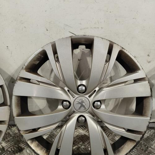 107937152-a48e6e3e-44f9-4318-938a-7bb4ce8a64fd-Piece-Enjoliveur-9673846377-PEUGEOT-208-1-PHASE-1-0821889018c008dd46ee3019c95c460d9337ac7b59b73ddb319a0b417644a838_m.jpg