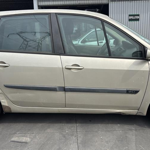 Vehicule-RENAULT-SCENIC%25202%2520PHASE%25202-2006-e114a644720576179249a94e09ae58efc153f9a72ab78bb16a19a4667550f315_m.jpg