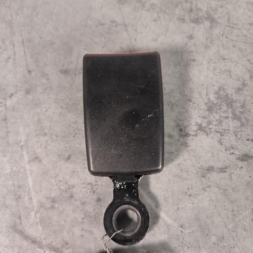 Attache ceinture avant droit