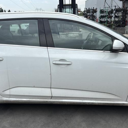 Vehicule-RENAULT-MEGANE%25204%2520PHASE%25201%2520BREAK-2016-d06eba3315aabde6f4782a78259c7c74b967a1731f42a92c5ecdfb21fd486481_m.jpg