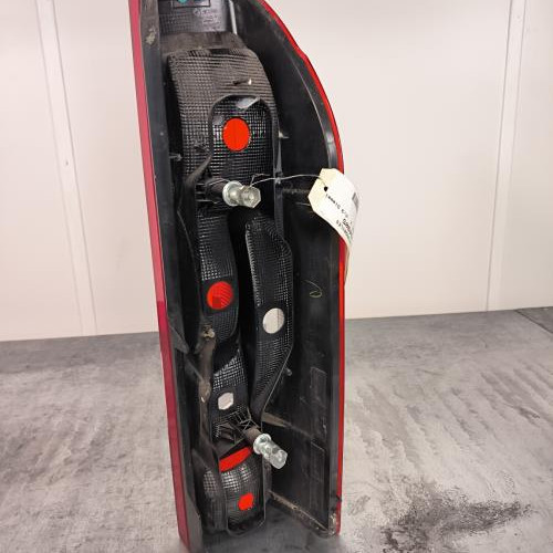 109034905-81cb1835-abb5-4408-b553-9c40b4407333-Piece-Feu-arriere-principal-gauche-feux-1380673080-FIAT-DUCATO-3-PHASE-1-6831b9f86c7f092ee9dc66f0783628d7381c135877bd217f662381f148ea17aa_m.jpg