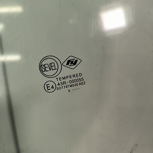 109034944-8a7f7d29-cfbc-4946-9c01-c54015af8604-Piece-Vitre-avant-gauche-46864291-FIAT-DUCATO-3-PHASE-1-eef94dbdc62550f3e5506ec430af63c86674e70357071def3779b9b9cae08b27_m.jpg